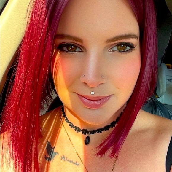 Meet your Posher, Alissa - Picture 1 of 1